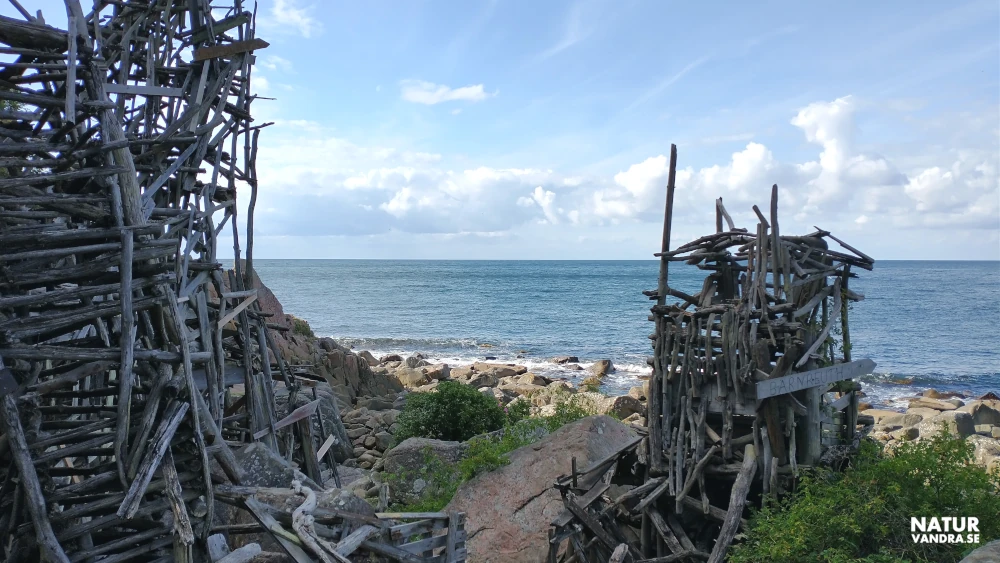 Konstverket Nimis av Lars Vilks på Kullaberg