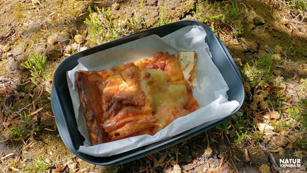 Fikapaus med pannkaka längs Hjortsprongsrundan Söderåsens nationalpark Skåne