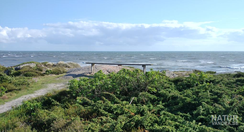 Utsiktsplats med bänk vid Boabjäret Vesslunda naturreservat Halland